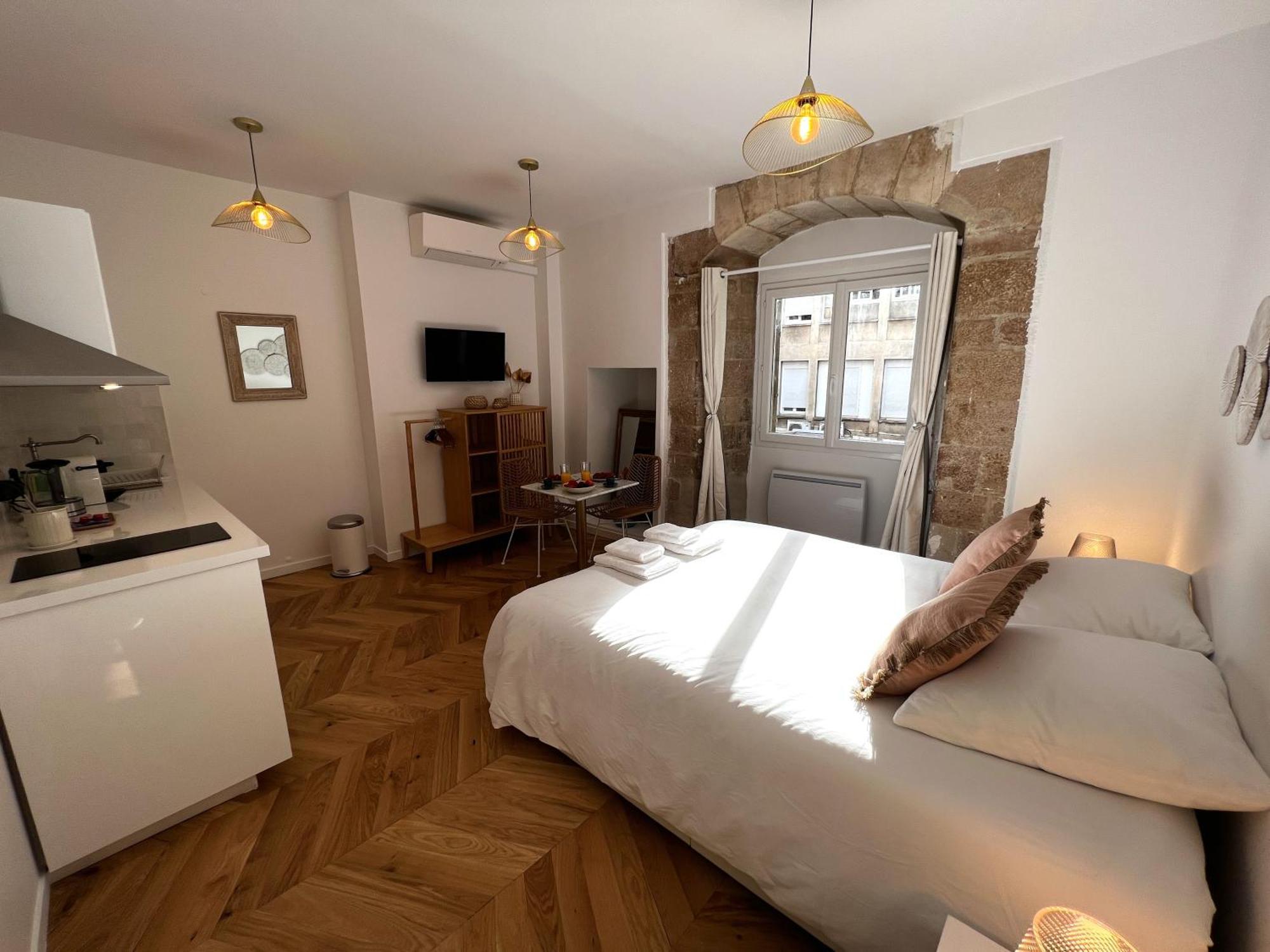 Le Comte - Heart Of - With Ac Apartment *