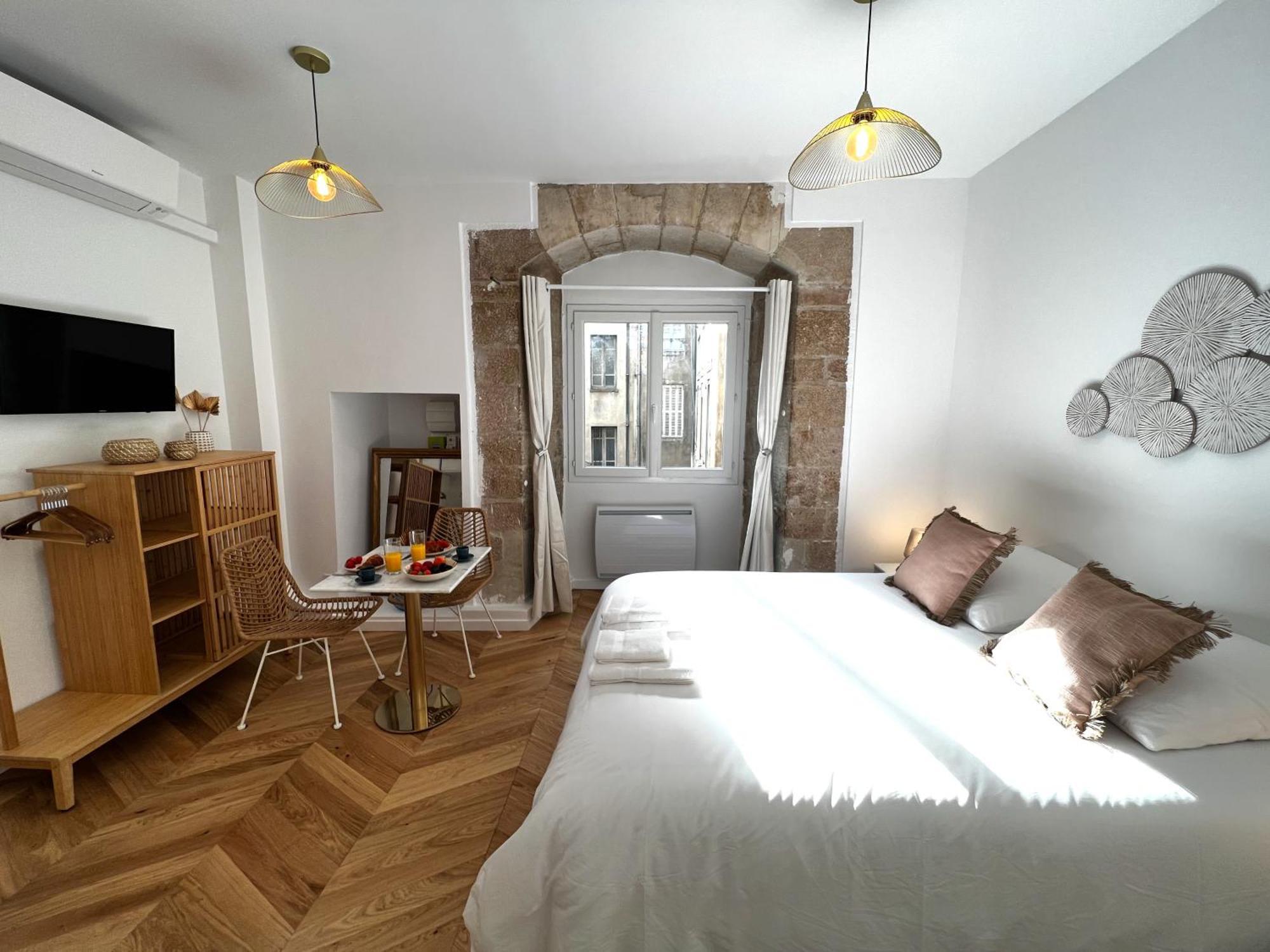 Le Comte - Heart Of - With Ac Apartment *